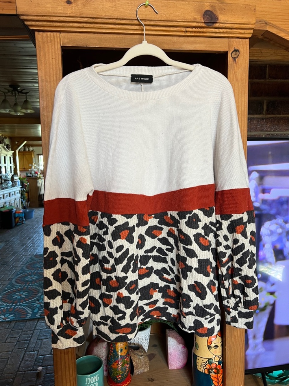 Rae Mode White & Rust Leopard-Print Colorblock Pullover